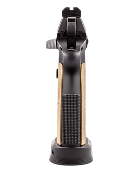 Aluminium Magazintrichter für die CZ Shadow 2 von Eemann Tech in Schwarz montiert auf einer Shadow 2 mit Messing Griffschalen