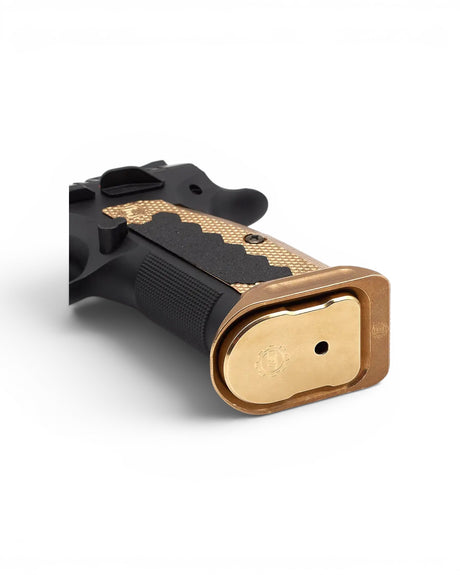55g schwerer Messing Magazinboden von Eemann Tech passend für die CZ Tactical Sport sowie CZ TS2 - Ansicht mit eingestecktem Magazin in den Magazinschacht