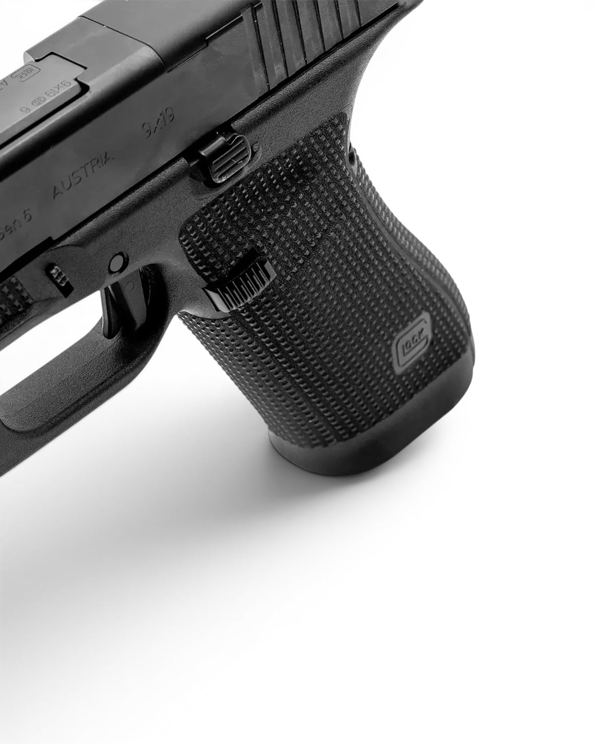Verlängerter Magazinauswurfknopf für Glock Pistolen der Generation - der Eemann Tech Ultimate Extended Magazine Catch für Glock Gen 6 eingebaut in einer Glock 17 Gen 6