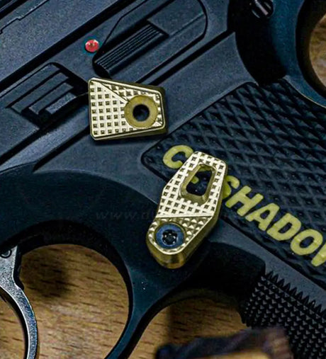 Oversized GridLOK Magazin Release Button von LOK Grips USA auf einer CZ Shadow 2