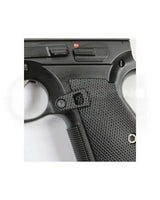 Magazinauswurfknopf-CZ-Shadow-2-Schwarz-Montiert.jpgLOK Grips G10 Oversized Magazinauswurfknopf in Schwarz montiert an CZ Shadow 2 – Nahaufnahme mit Griffschalen und Abzugsbügel