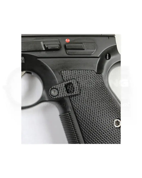 Magazinauswurfknopf-CZ-Shadow-2-Schwarz-Montiert.jpgLOK Grips G10 Oversized Magazinauswurfknopf in Schwarz montiert an CZ Shadow 2 – Nahaufnahme mit Griffschalen und Abzugsbügel