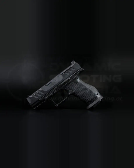Detailaufnahme des LOK Grips Messing Magazintrichters in Black Cerakote am Griffstück der Walther PDP