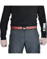 Highend IPSC Gürtel vom italienischen Hersteller OGUNS Equipment - der Competition PRO Carbon Belt in der Farbe Red Carbon an einem IPSC Schützen angelegt 