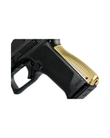 LOK Grips Messing Backstrap in Raw Brass an einer Walther PDP F-Series montiert, Detailansicht der Wabenstruktur