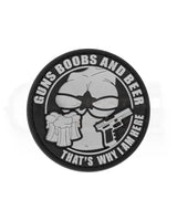 Ruber Patch mit Aufschrift GUNS BOOBS AND BEER THATS WHY I AM HERE Gummipatch