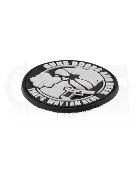 Ruber Patch mit Aufschrift GUNS BOOBS AND BEER THATS WHY I AM HERE Gummipatch