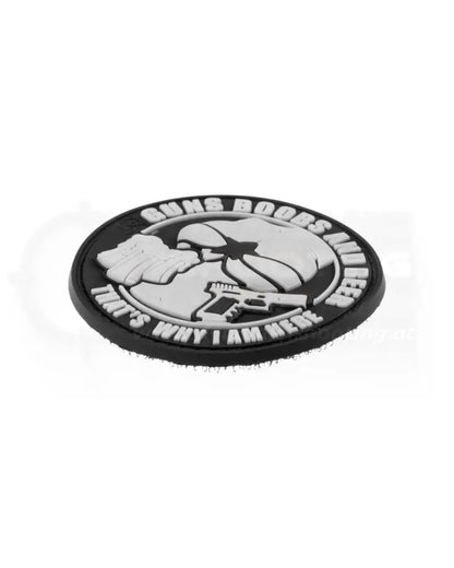 Ruber Patch mit Aufschrift GUNS BOOBS AND BEER THATS WHY I AM HERE Gummipatch